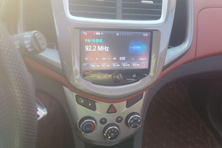 雪佛兰 爱唯欧 2014款 两厢 1.6SX AT 风尚版中控内饰16