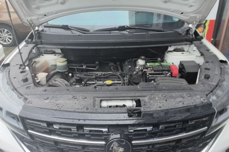 东风风行 风行T5 2022款 盛世款 1.6L 手动筑梦版五座机舱底盘24