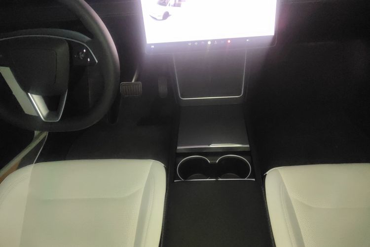 特斯拉 Model Y 2025款 长续航全轮驱动版局部细节18