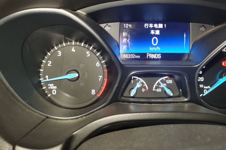 福特 福克斯 2017款 1.5T CTCC 白黑限量版中控内饰15