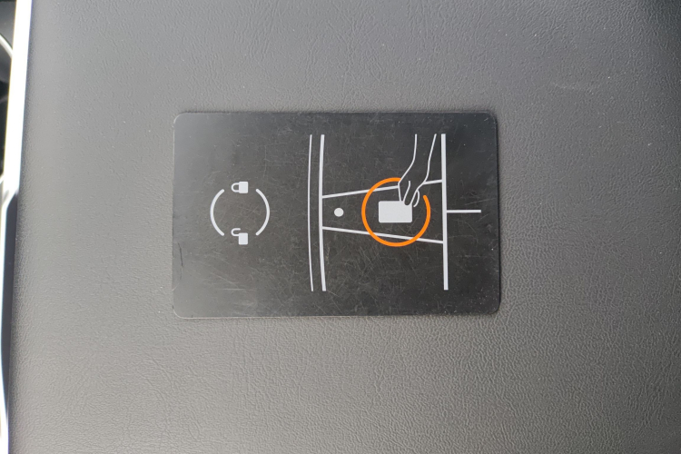 特斯拉 Model 3 2022款 后轮驱动版中控内饰7001