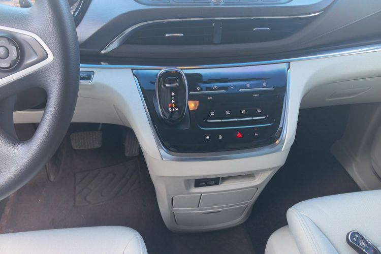 别克GL8 2023款 陆上公务舱 舒适型中控内饰18