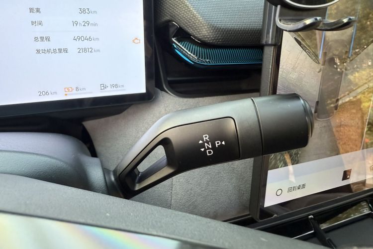 领克08 EM-P 2023款 120km 长续航Halo中控内饰18