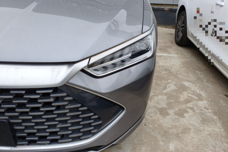 比亚迪 秦PLUS 2024款  荣耀版 DM-i 120KM超越型局部细节36