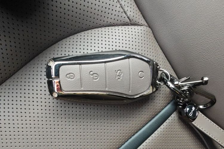 比亚迪 汉 2025款 DM-i 125KM精英型中控内饰11