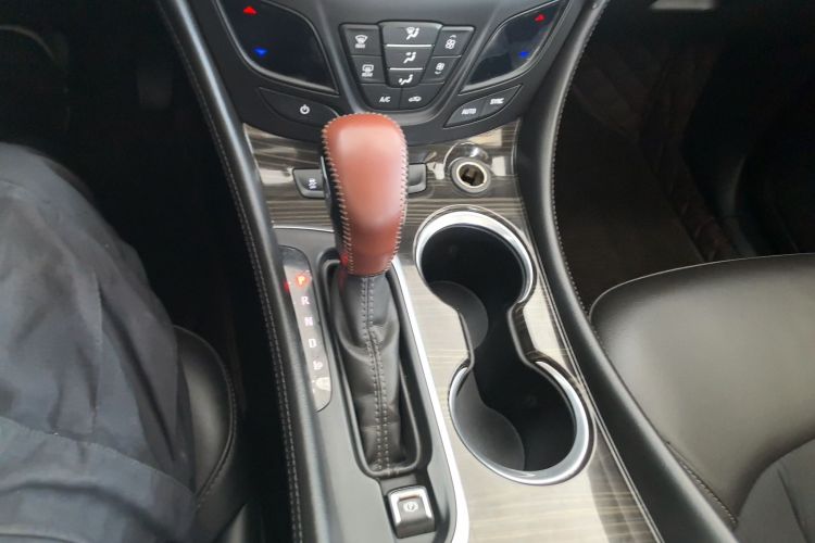 别克 昂科威 2019款 20T 两驱领先型 国VI中控内饰18