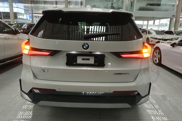 宝马X1 2023款 xDrive25Li X设计套装车身外观6