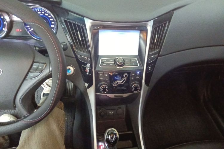 现代 索纳塔 2014款 2.0L 自动豪华版中控内饰16