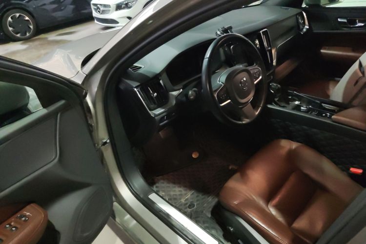 沃尔沃S60 2020款 T4 智逸豪华版中控内饰20