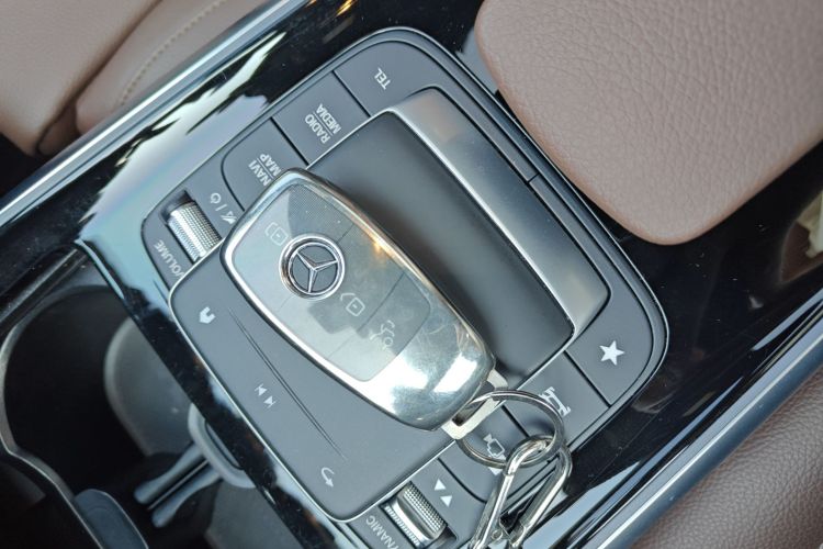 奔驰GLB 2022款 改款 GLB 200 时尚型中控内饰11