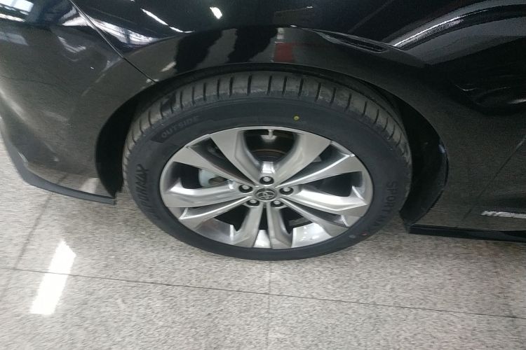 丰田 赛那SIENNA 2023款 2.5L混动 尊贵版车身外观6007