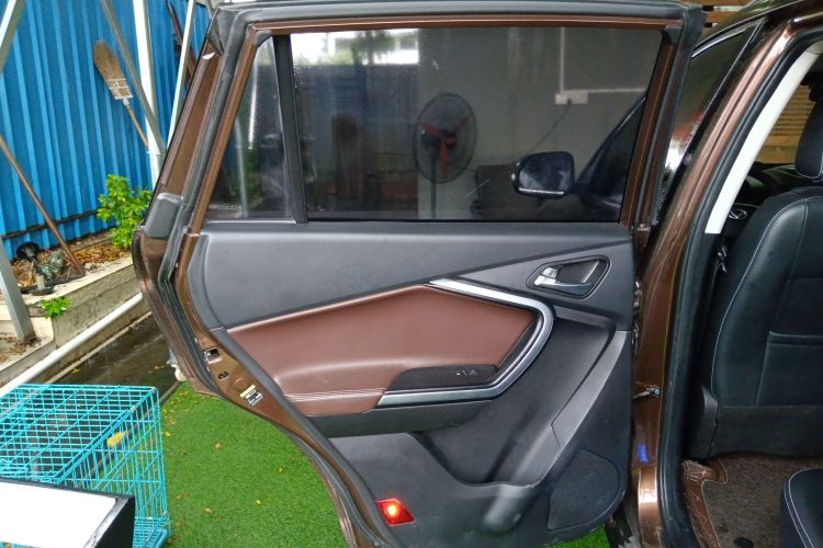 北汽幻速S6 2017款 1.5T CVT尊享型中控内饰7008