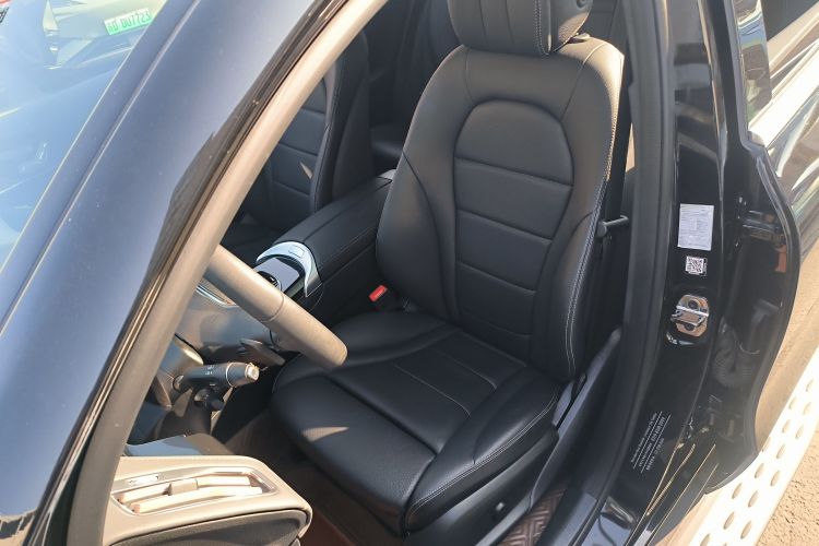 奔驰EQC 2022款 改款 EQC 400 4MATIC中控内饰19