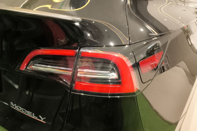 特斯拉 Model Y 2024款 Performance高性能版车身外观9