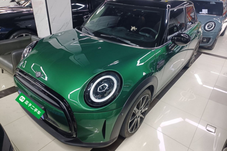 MINI 2023款 1.5T COOPER 艺术家 五门版车身外观1