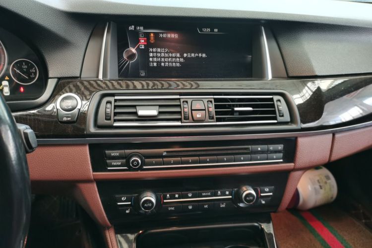 宝马5系 2014款 528Li xDrive领先型中控内饰16