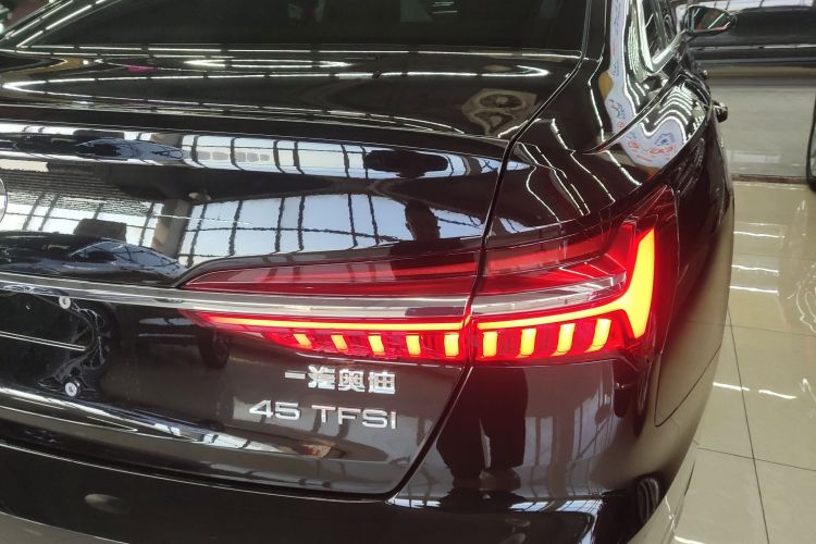 奥迪A6L 2025款 改款 45 TFSI 臻选动感型车身外观9