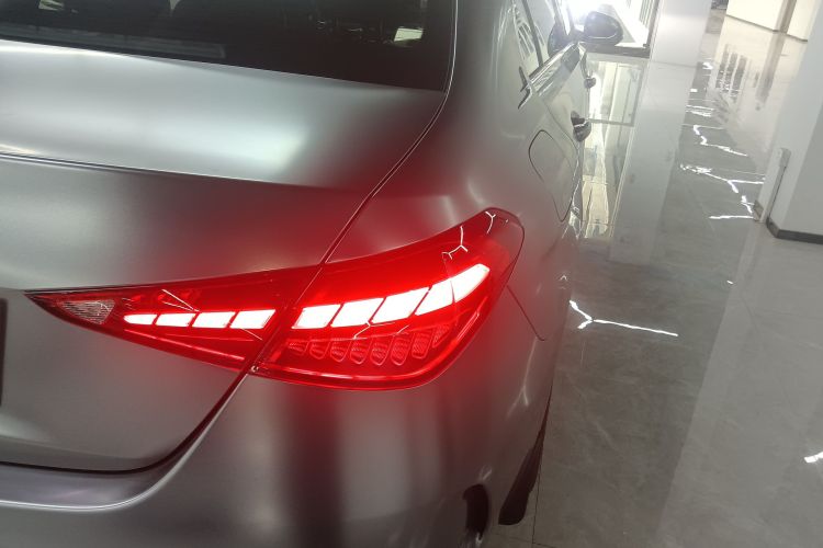 奔驰C级 2023款 改款二 C 260 L 运动版车身外观9