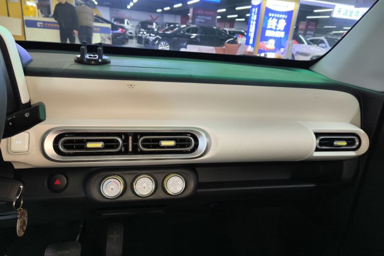 五菱汽车 宏光MINIEV 2024款 第三代 215km 青春版中控内饰16