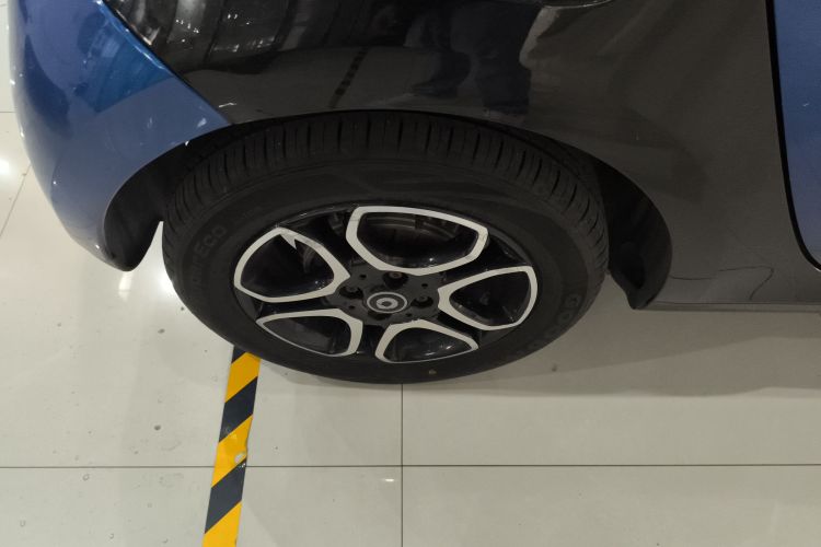 smart forfour 2016款 0.9T 66千瓦先锋版车身外观6008