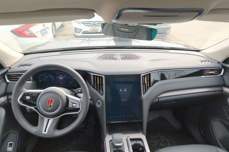 红旗HS7 PHEV 2024款 2.0T PHEV 两驱旗享版 6座中控内饰12