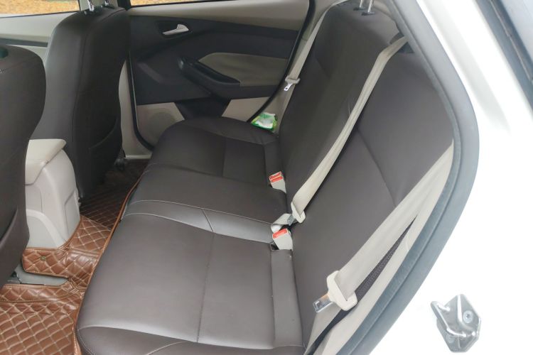 福特 福克斯 2012款 三厢 1.6L 自动舒适型中控内饰7004