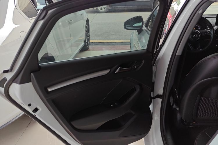 奥迪A3 2018款 30周年年型 Limousine 35 TFSI 进取型中控内饰7008