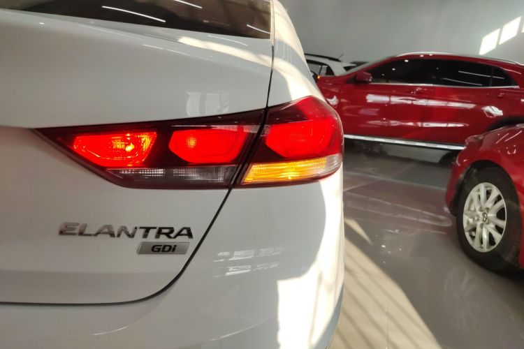 现代 领动 2016款 1.6L 自动智炫·精英型车身外观9