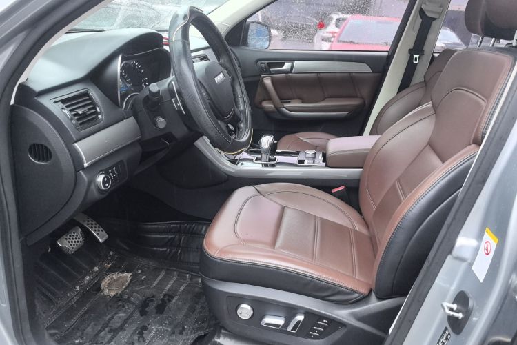 哈弗H8 2017款 2.0T 汽油两驱智享型中控内饰19