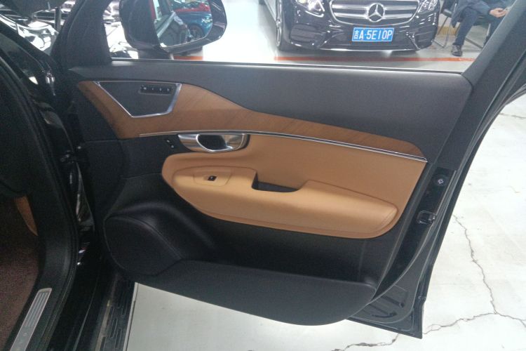 沃尔沃XC90 2018款 T6 智雅版 7座中控内饰42