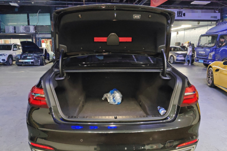 宝马7系 2018款 730Li 领先型 卓越套装局部细节23