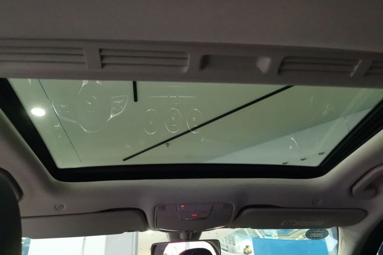 奔驰C级 2019款 C 180 L 时尚型运动版中控内饰22