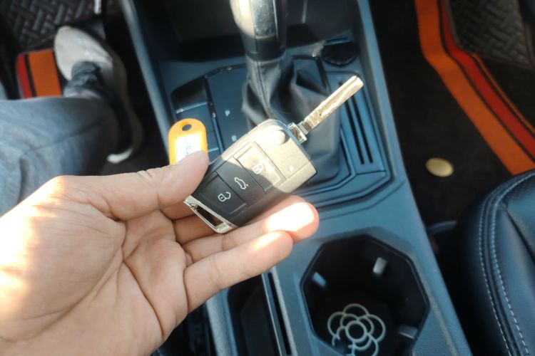 大众 朗逸 2022款 1.5L 自动风尚版中控内饰7001