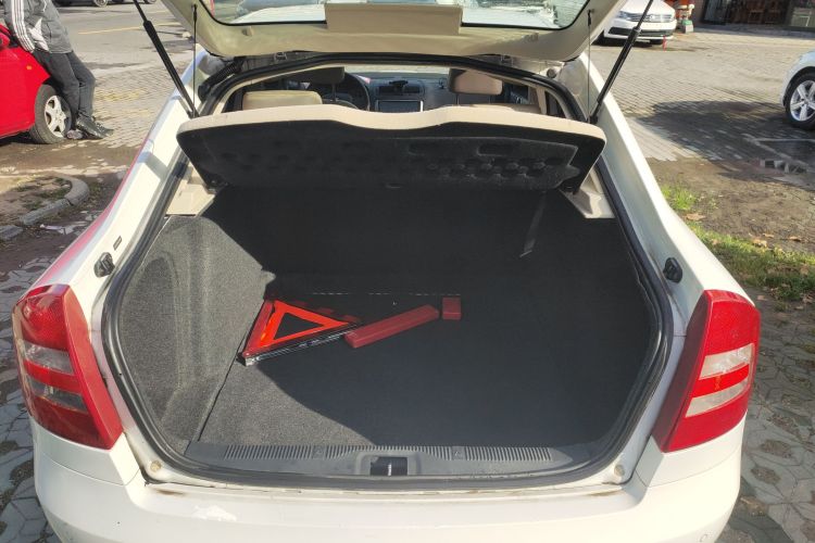 斯柯达 明锐 2015款 经典款 1.6L 自动逸杰版机舱底盘23