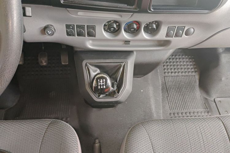 江铃 特顺 2019款 2.8T商运型短轴中顶6座国VI JX493中控内饰18
