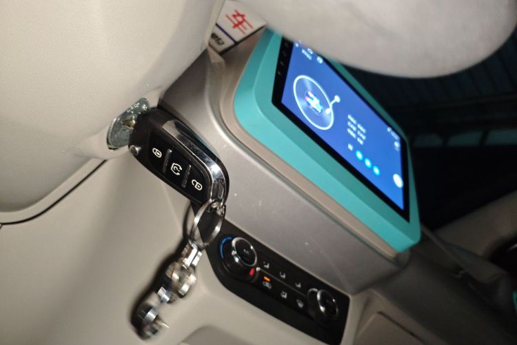 江铃集团新能源 易至EV2 2024款 201km 舒适型中控内饰11