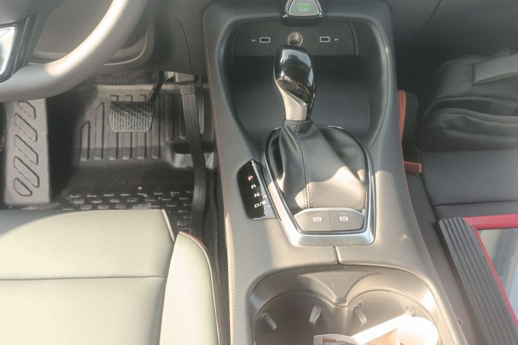 名爵 MG5 2025款 180DVVT 全球豪华版中控内饰18