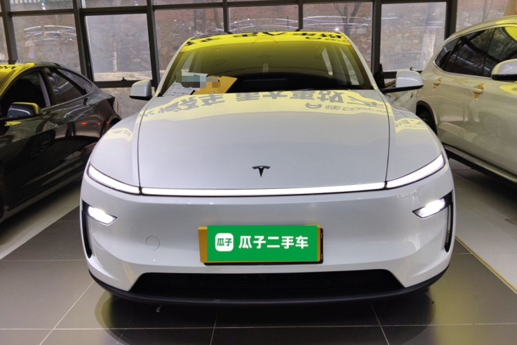 特斯拉 Model Y 2025款 后轮驱动 首发版车身外观2