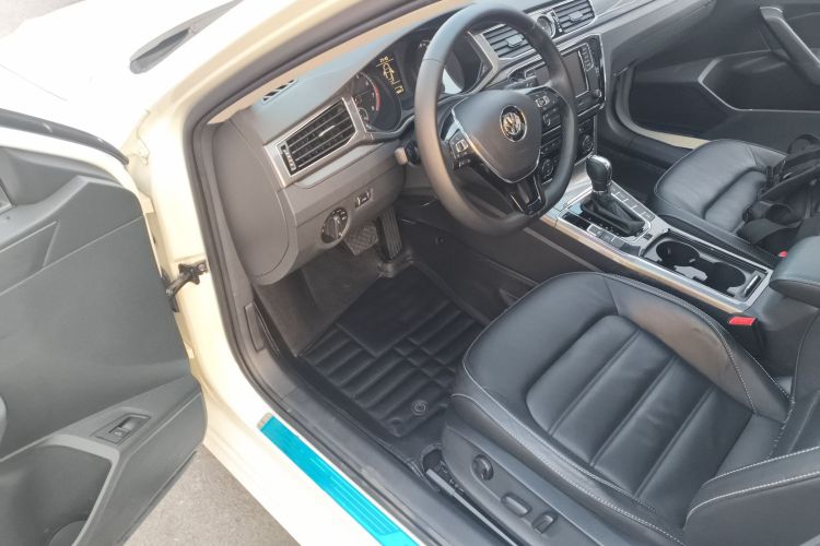 大众 帕萨特 2016款 330TSI DSG尊荣版中控内饰20