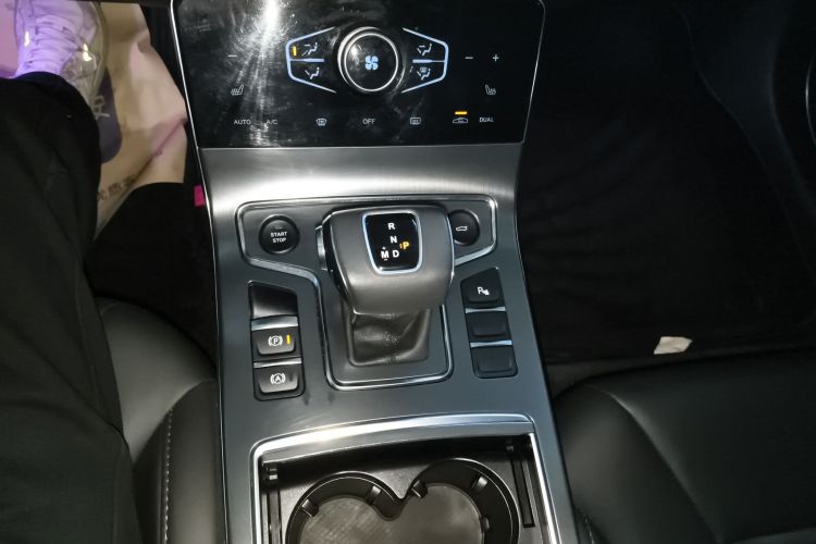 红旗H5 2022款 经典款 1.8T 自动智联旗享版中控内饰18