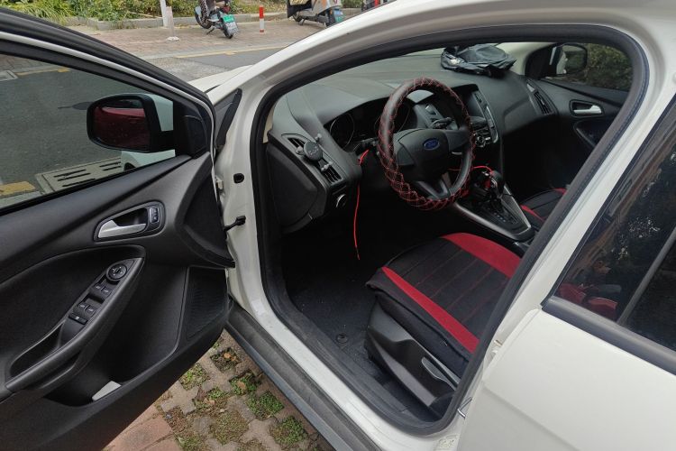 福特 福克斯 2018款 两厢经典 1.6L 自动舒适型智行版中控内饰20