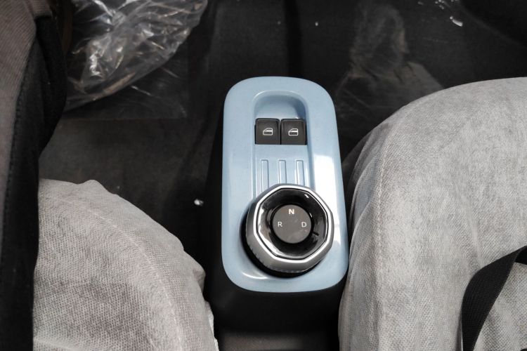 吉利银河 2024款 熊猫mini 200km 耐力熊中控内饰18