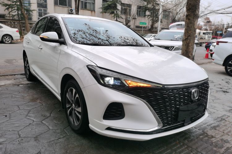 长安 逸动 2020款 PLUS 蓝鲸NE 1.4T GDI DCT尊贵型车身外观3