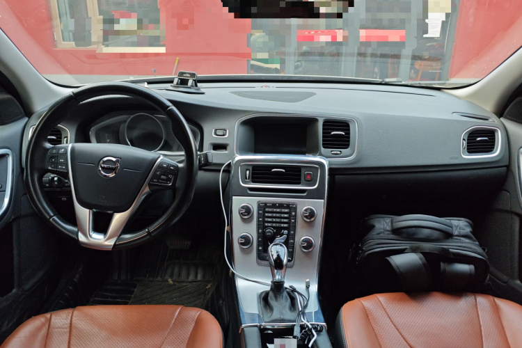 沃尔沃S60 2019款 S60L 改款 T5 智驭菁英版中控内饰7002