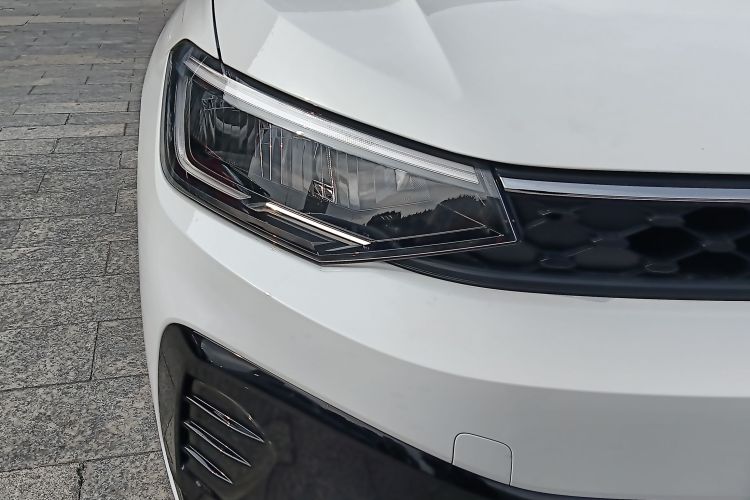 大众 朗逸 2025款 新锐 1.5L 出众新逸版车身外观8