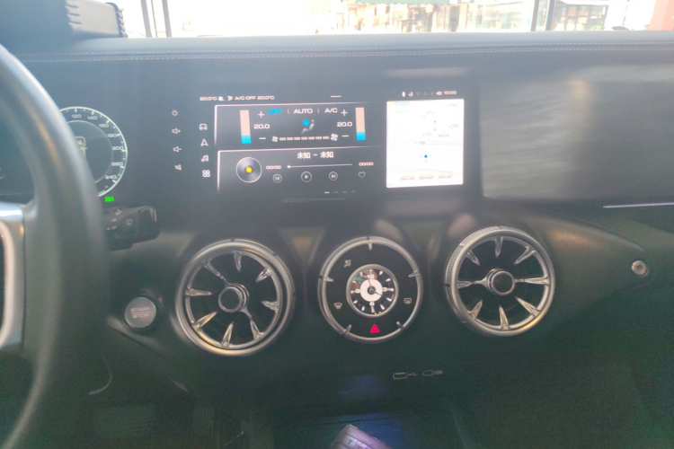 坦克300 2021款 越野版 2.0T 征服者中控内饰16