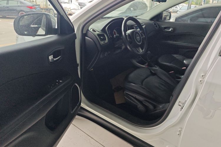 Jeep 指南者 2017款 200T 自动家享版中控内饰7003