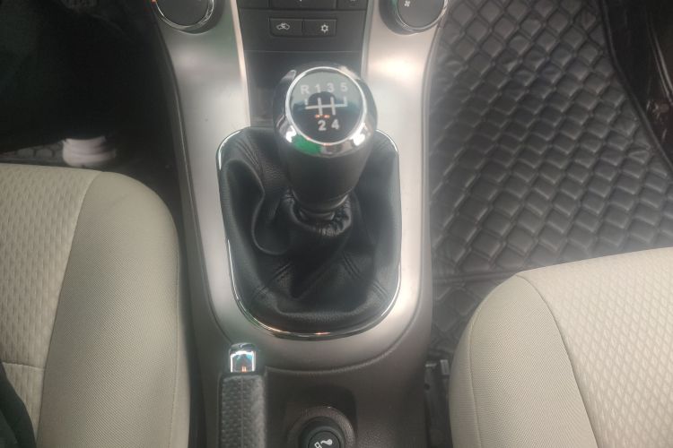 雪佛兰 科鲁兹 2015款 1.5L 经典 SL MT中控内饰18