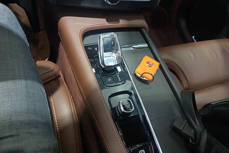 沃尔沃XC90新能源 2022款 改款 E驱混动 T8 智尊豪华版 7座中控内饰18