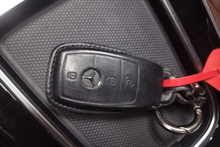 奔驰GLB 2024款 改款 GLB 220 时尚型中控内饰7001